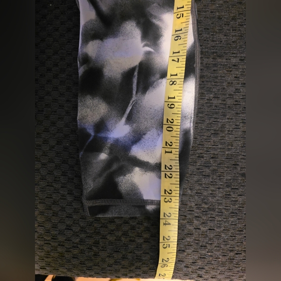 2 PAIRS LULULEMON TIGHTS - Picture 2 of 8